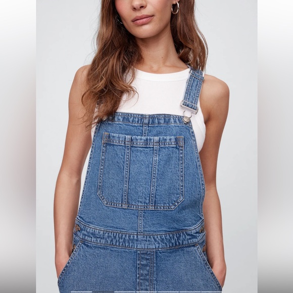 GAP summer 2025 style! Denim light wash Blue Women's Overalls shorts - Picture 4 of 10